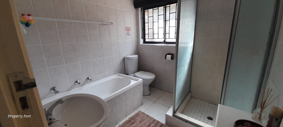 3 Bedroom Property for Sale in Uvongo KwaZulu-Natal