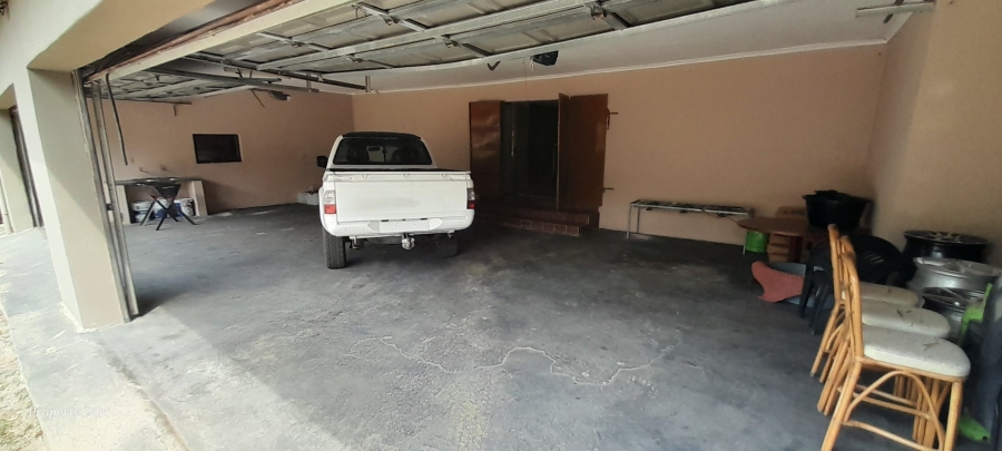 4 Bedroom Property for Sale in Umtentweni KwaZulu-Natal