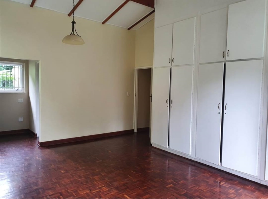 To Let 4 Bedroom Property for Rent in Kloof KwaZulu-Natal