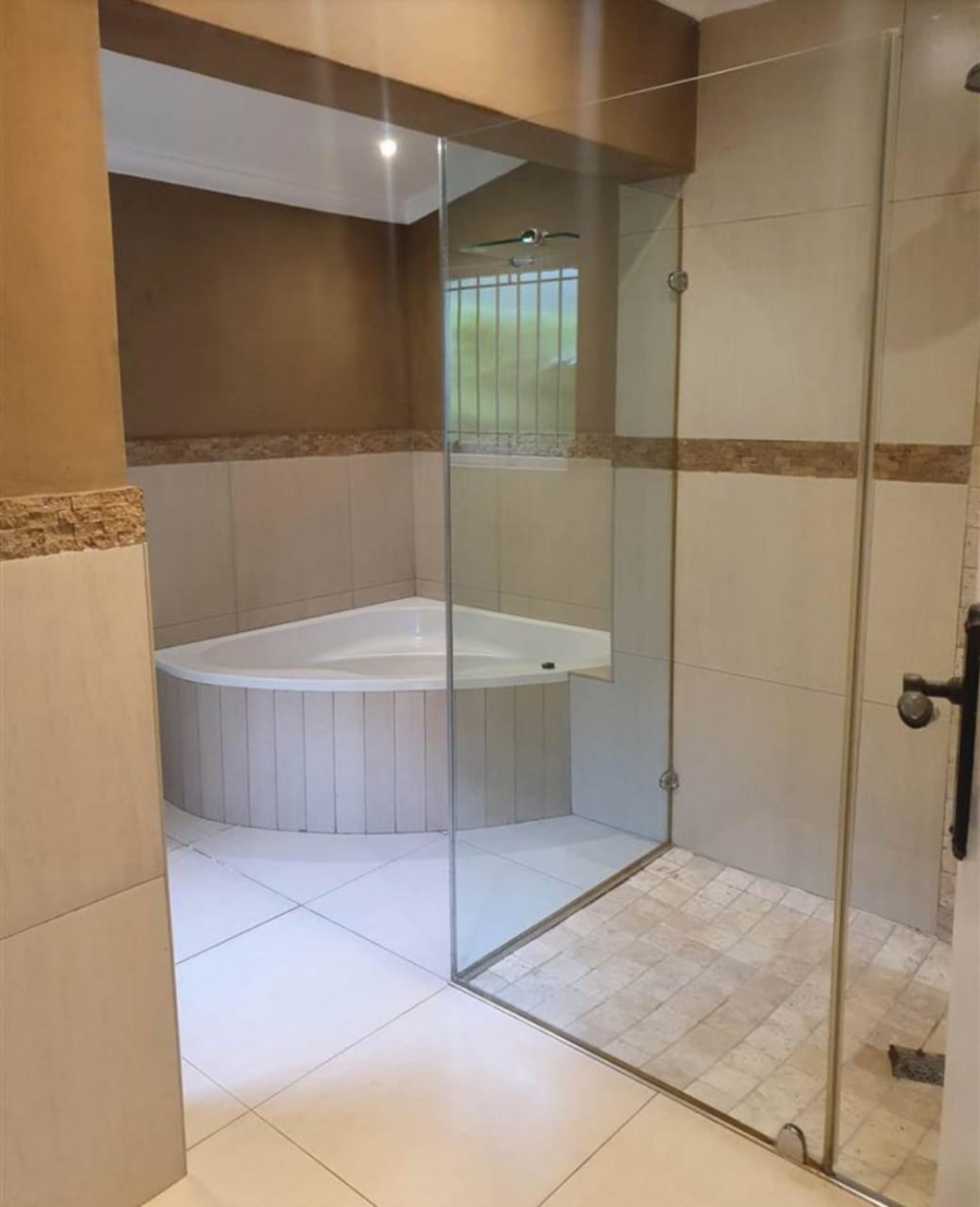 To Let 4 Bedroom Property for Rent in Kloof KwaZulu-Natal