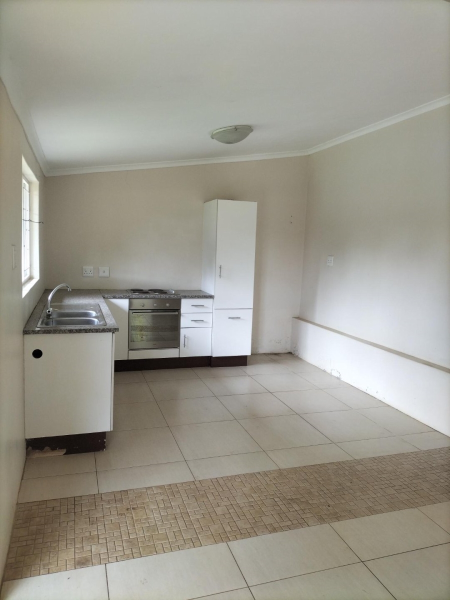 To Let 4 Bedroom Property for Rent in Kloof KwaZulu-Natal