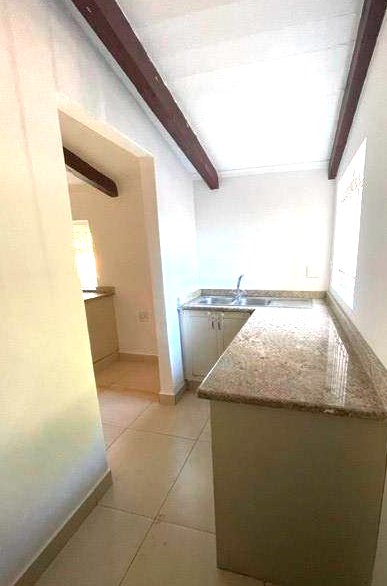 To Let 4 Bedroom Property for Rent in Kloof KwaZulu-Natal
