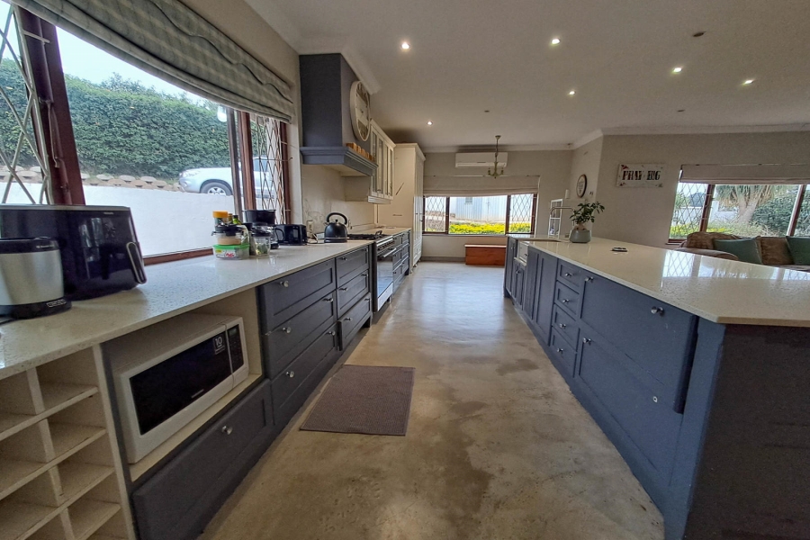 4 Bedroom Property for Sale in St Michaels On Sea KwaZulu-Natal
