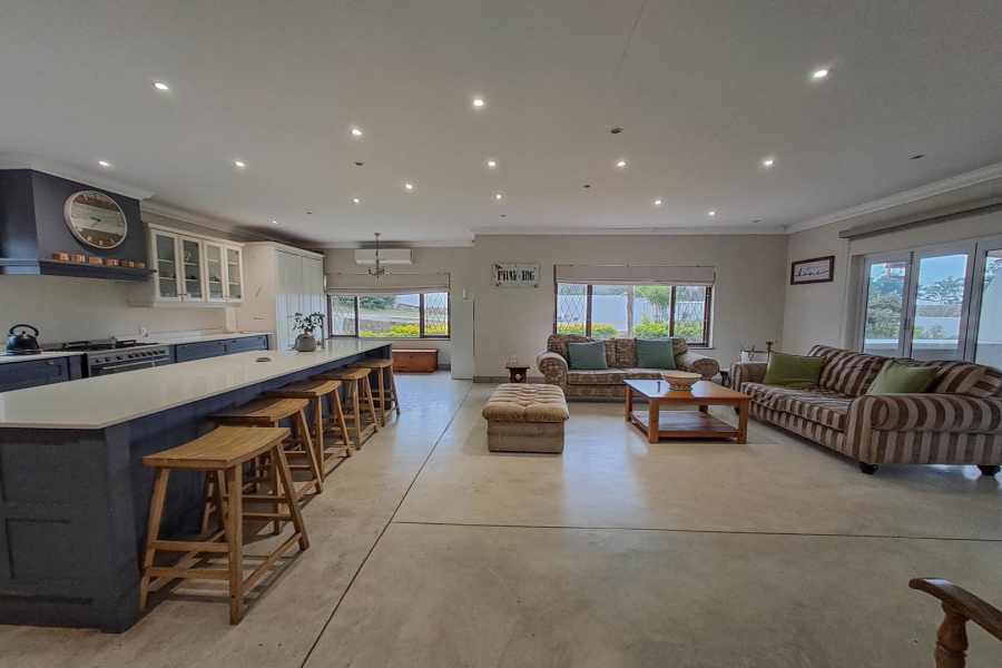4 Bedroom Property for Sale in St Michaels On Sea KwaZulu-Natal