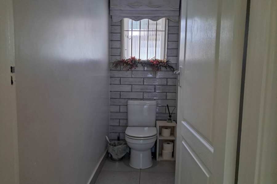 4 Bedroom Property for Sale in St Michaels On Sea KwaZulu-Natal