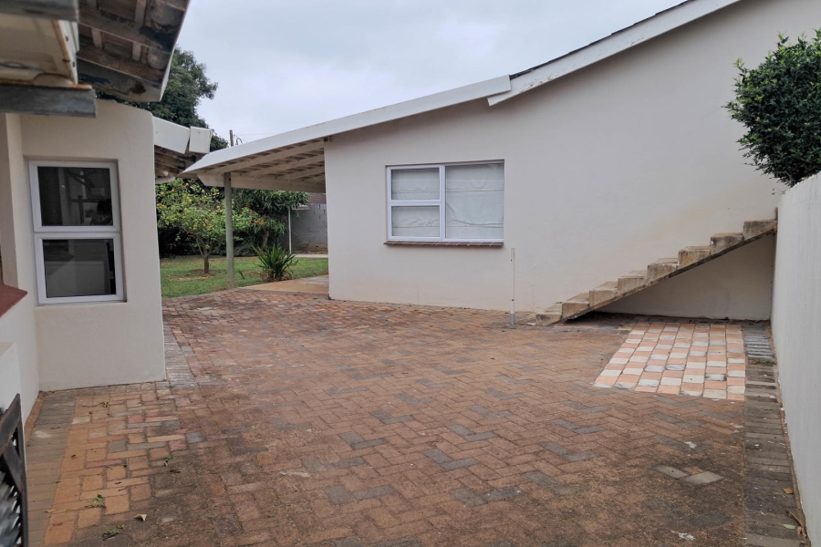 4 Bedroom Property for Sale in St Michaels On Sea KwaZulu-Natal