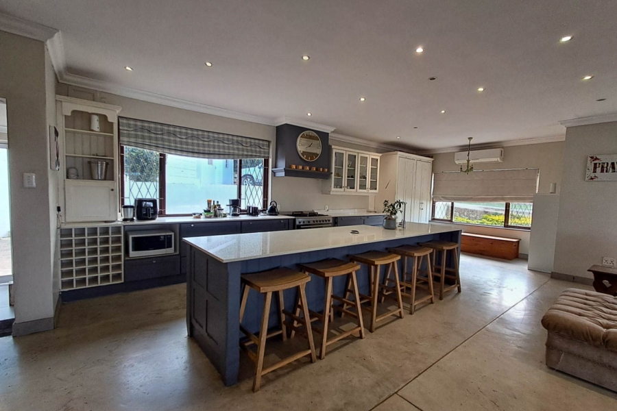 4 Bedroom Property for Sale in St Michaels On Sea KwaZulu-Natal