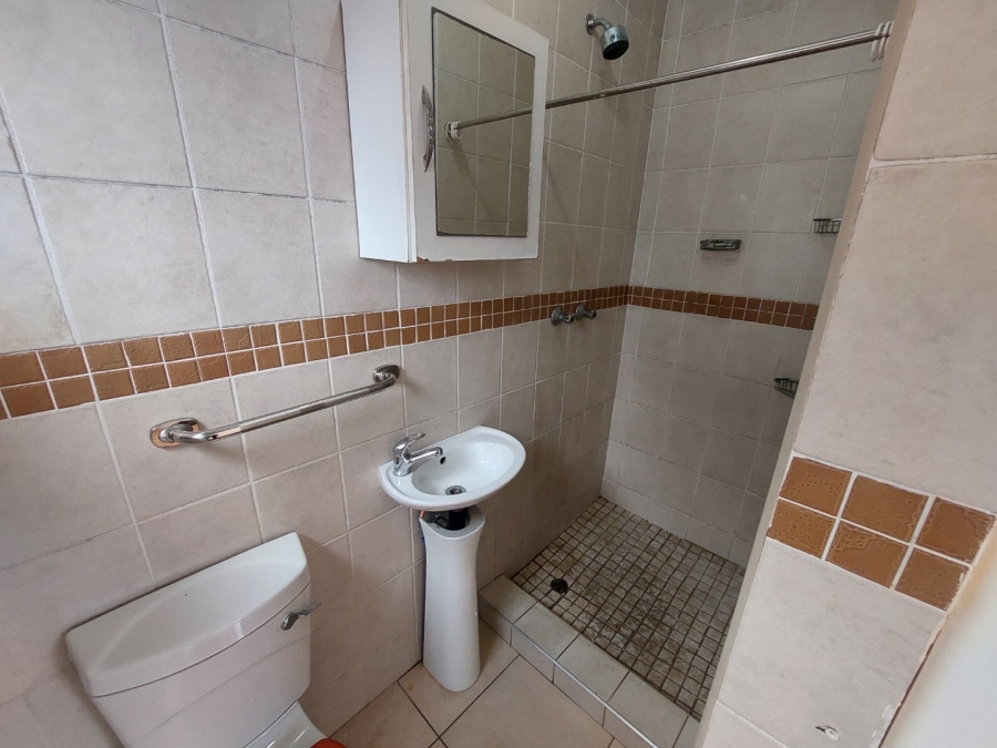 To Let 2 Bedroom Property for Rent in Silverglen KwaZulu-Natal