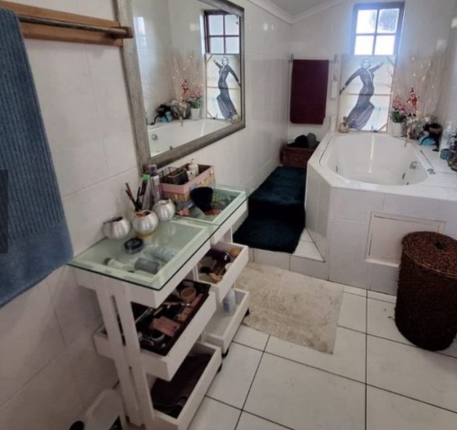 5 Bedroom Property for Sale in St Michaels On Sea KwaZulu-Natal