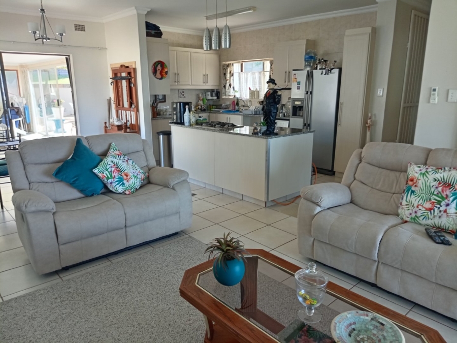 3 Bedroom Property for Sale in Uvongo KwaZulu-Natal