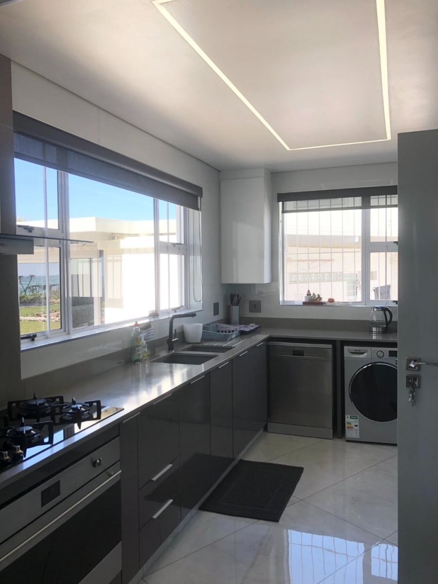 5 Bedroom Property for Sale in Oslo Beach KwaZulu-Natal