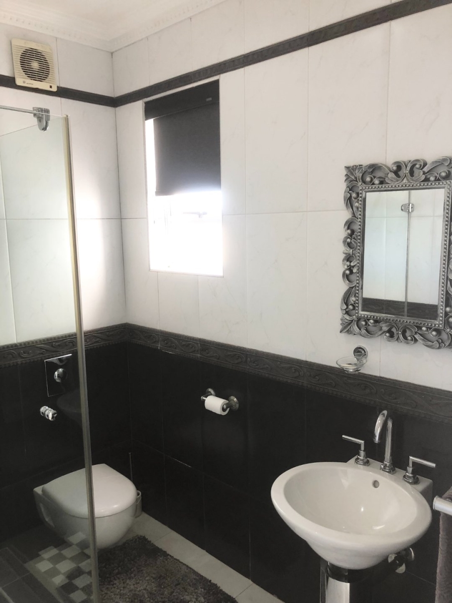 5 Bedroom Property for Sale in Oslo Beach KwaZulu-Natal