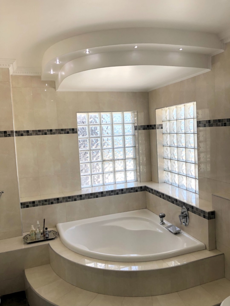5 Bedroom Property for Sale in Oslo Beach KwaZulu-Natal
