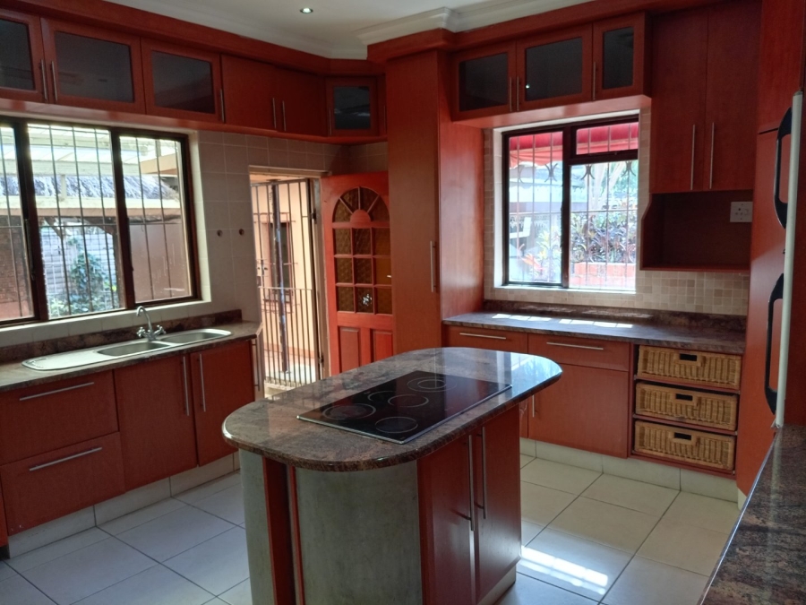 6 Bedroom Property for Sale in Manaba Beach KwaZulu-Natal