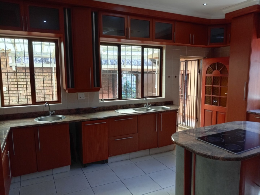 6 Bedroom Property for Sale in Manaba Beach KwaZulu-Natal