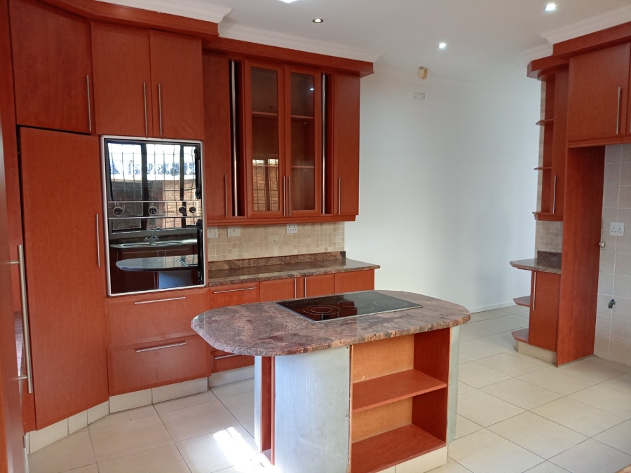 6 Bedroom Property for Sale in Manaba Beach KwaZulu-Natal