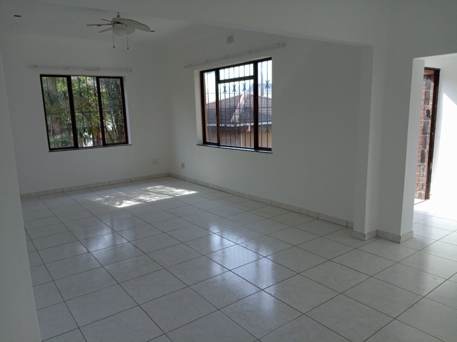 6 Bedroom Property for Sale in Manaba Beach KwaZulu-Natal