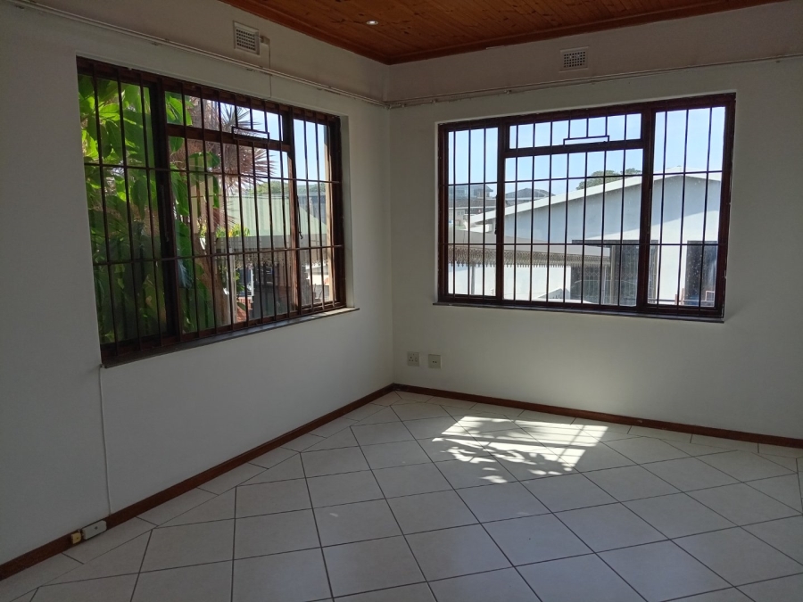 6 Bedroom Property for Sale in Manaba Beach KwaZulu-Natal