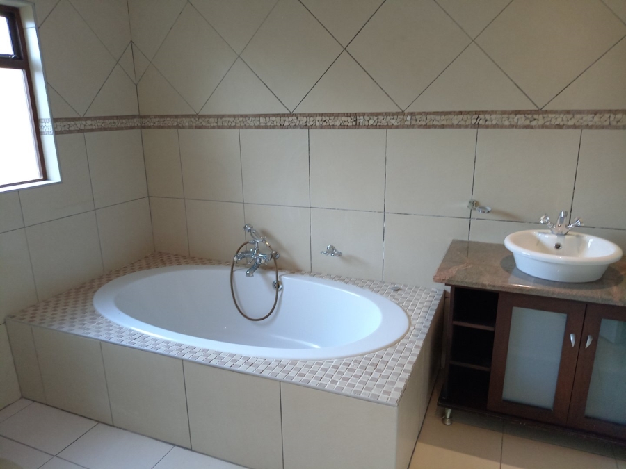 6 Bedroom Property for Sale in Manaba Beach KwaZulu-Natal