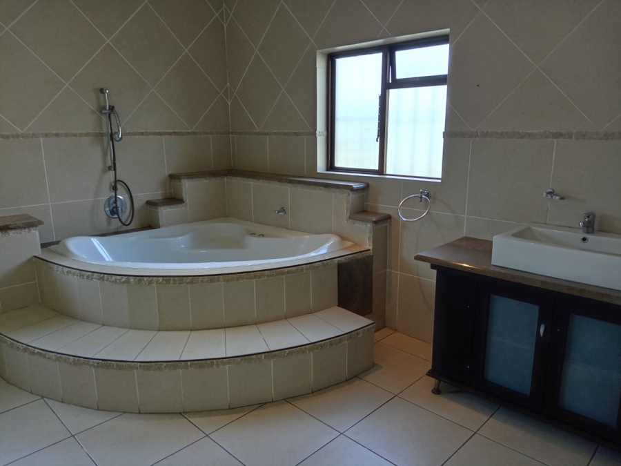 6 Bedroom Property for Sale in Manaba Beach KwaZulu-Natal