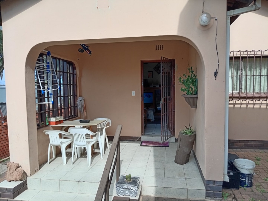 6 Bedroom Property for Sale in Manaba Beach KwaZulu-Natal