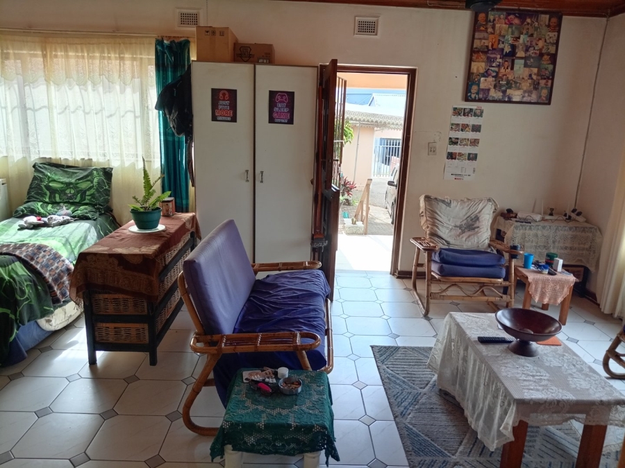 6 Bedroom Property for Sale in Manaba Beach KwaZulu-Natal