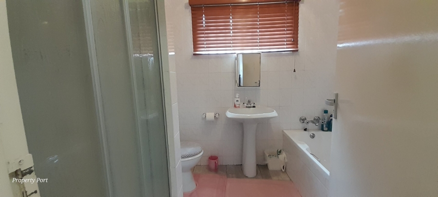 3 Bedroom Property for Sale in Uvongo KwaZulu-Natal