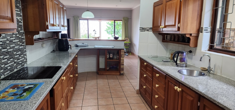 4 Bedroom Property for Sale in Umtentweni KwaZulu-Natal