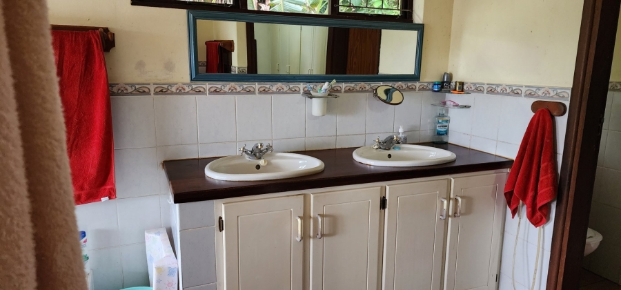 4 Bedroom Property for Sale in Umtentweni KwaZulu-Natal
