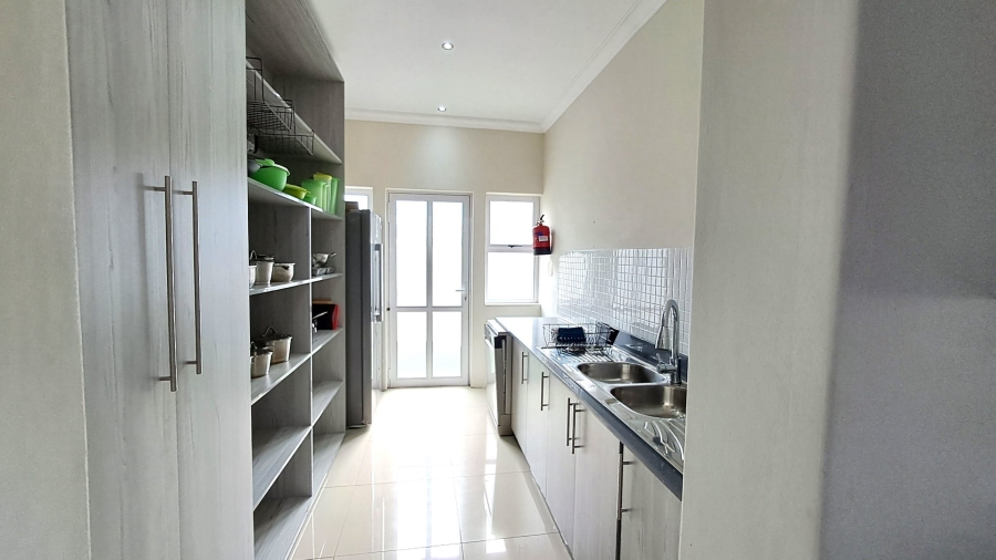 6 Bedroom Property for Sale in Port Edward KwaZulu-Natal
