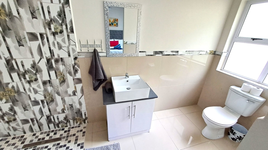 6 Bedroom Property for Sale in Port Edward KwaZulu-Natal