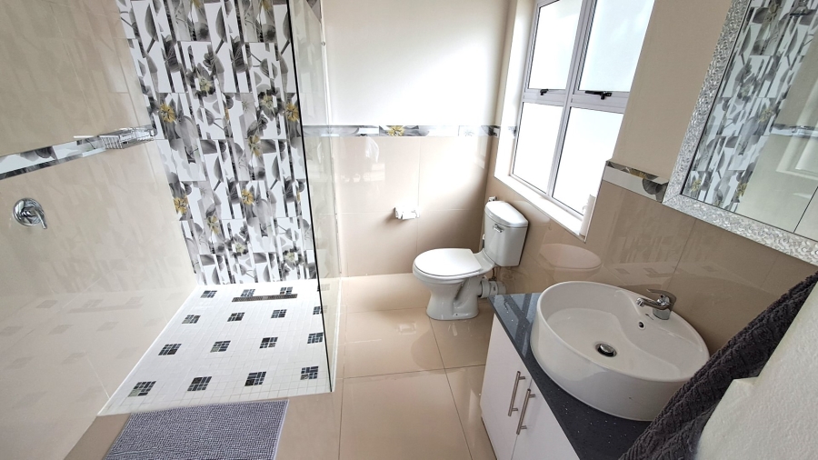 6 Bedroom Property for Sale in Port Edward KwaZulu-Natal
