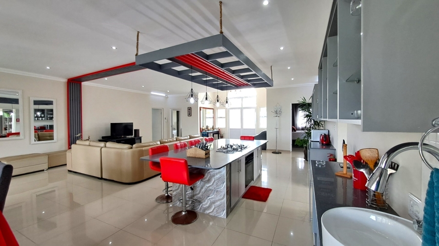 6 Bedroom Property for Sale in Port Edward KwaZulu-Natal