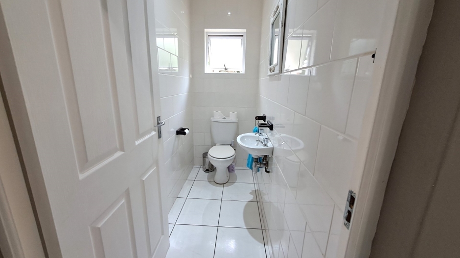 4 Bedroom Property for Sale in Port Edward KwaZulu-Natal