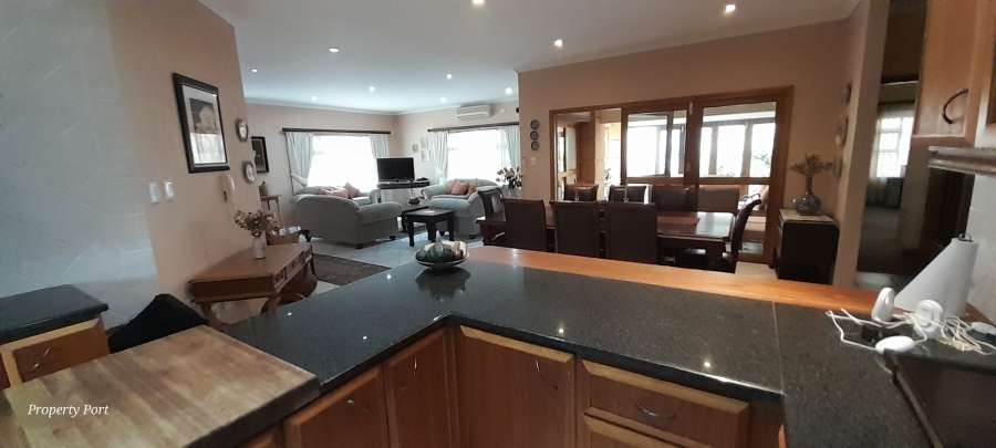 3 Bedroom Property for Sale in Uvongo KwaZulu-Natal