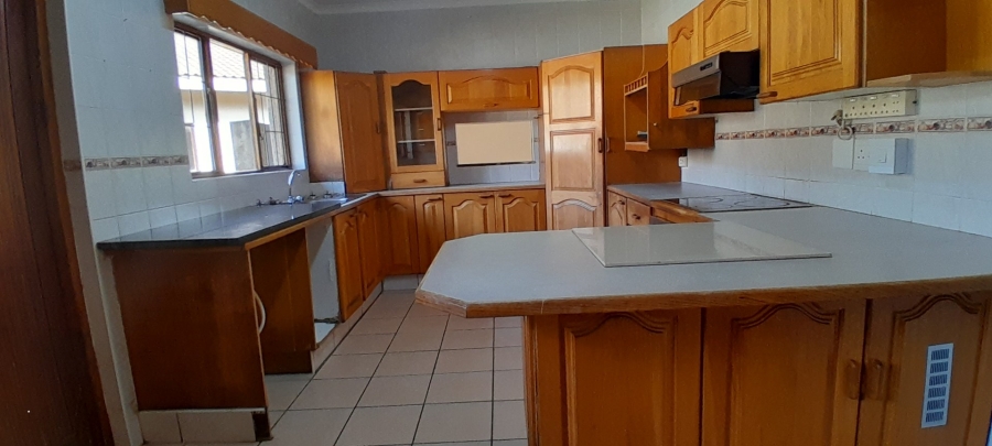 4 Bedroom Property for Sale in Umtentweni KwaZulu-Natal