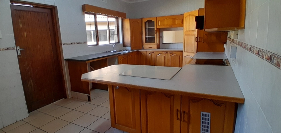 4 Bedroom Property for Sale in Umtentweni KwaZulu-Natal