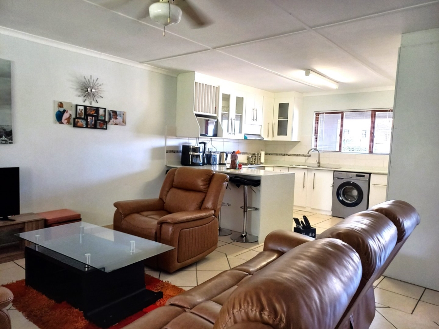 2 Bedroom Property for Sale in Umtentweni KwaZulu-Natal