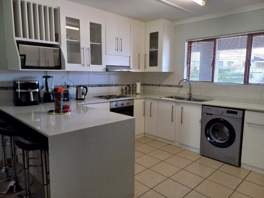 2 Bedroom Property for Sale in Umtentweni KwaZulu-Natal