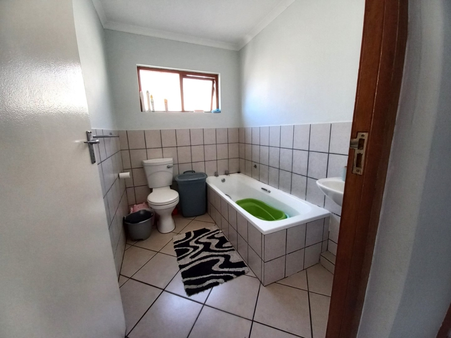 2 Bedroom Property for Sale in Umtentweni KwaZulu-Natal