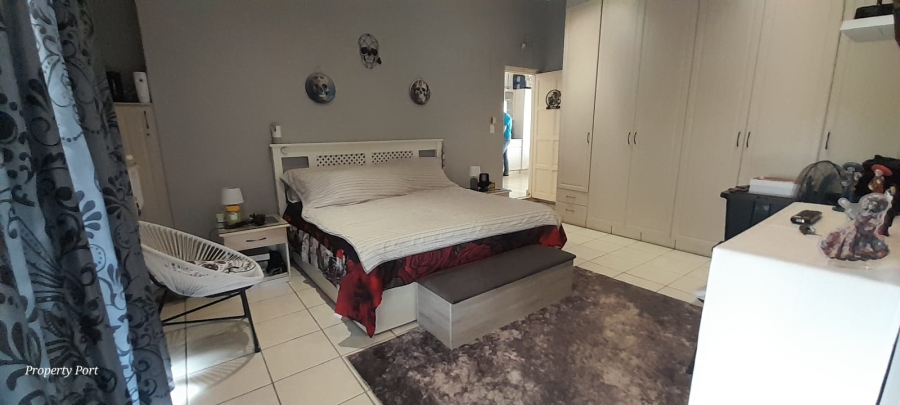 4 Bedroom Property for Sale in Southport KwaZulu-Natal