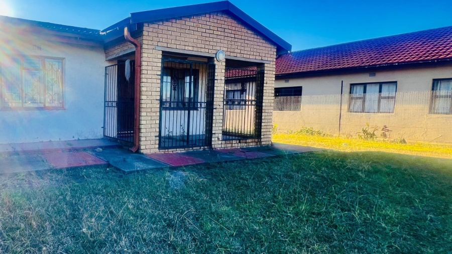 4 Bedroom Property for Sale in Madadeni E KwaZulu-Natal