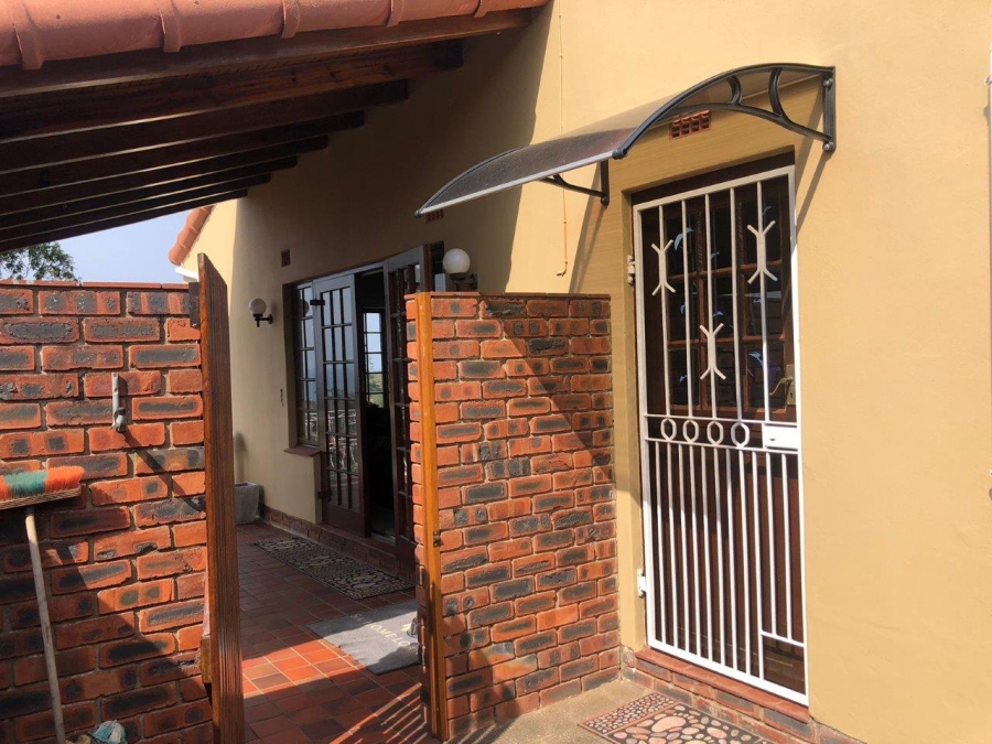 3 Bedroom Property for Sale in Umtentweni KwaZulu-Natal