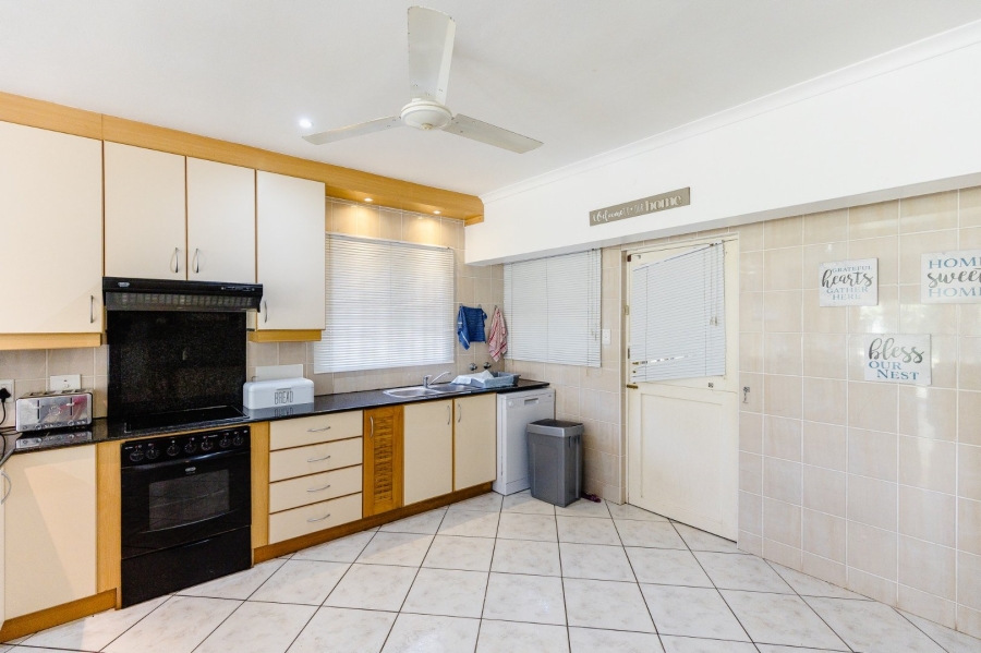 3 Bedroom Property for Sale in Umtentweni KwaZulu-Natal