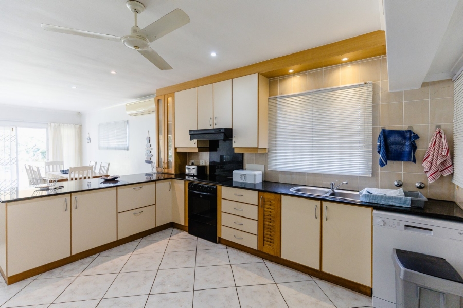 3 Bedroom Property for Sale in Umtentweni KwaZulu-Natal