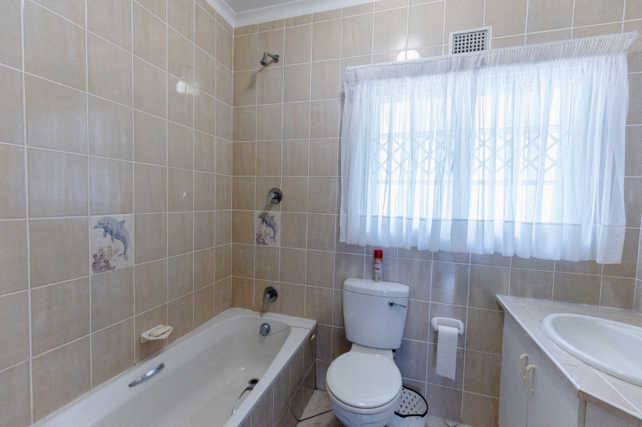 3 Bedroom Property for Sale in Umtentweni KwaZulu-Natal