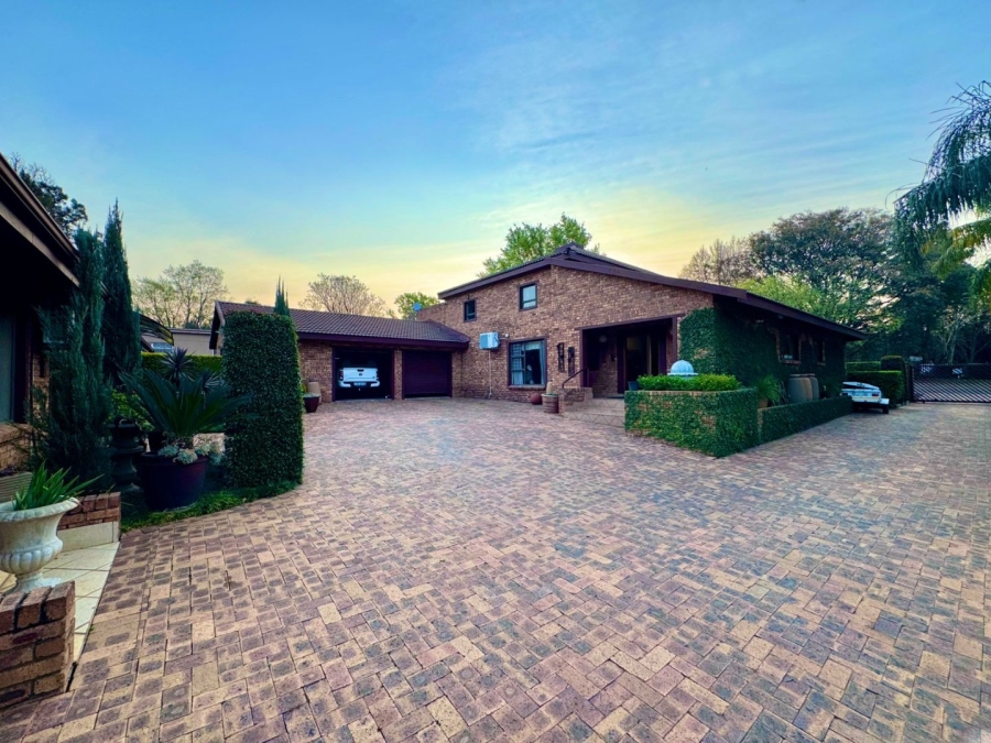 7 Bedroom Property for Sale in Pioneer Park KwaZulu-Natal
