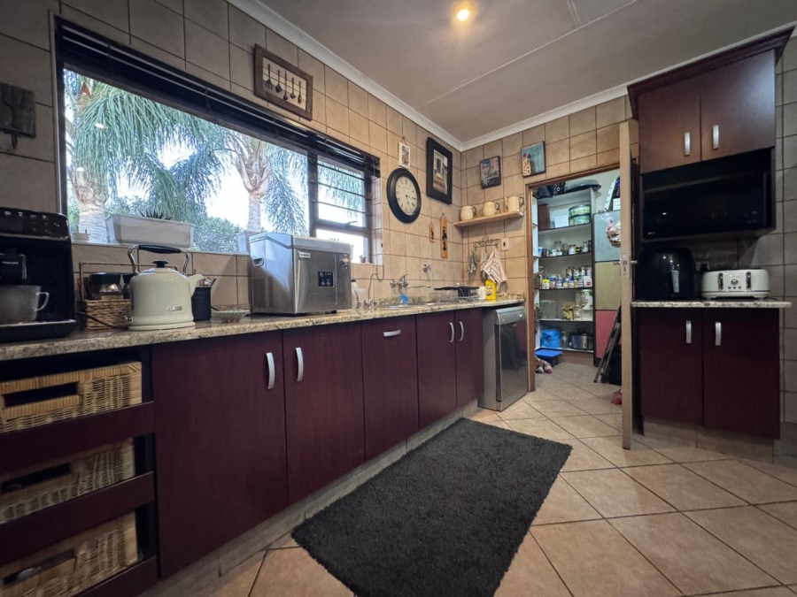 7 Bedroom Property for Sale in Pioneer Park KwaZulu-Natal