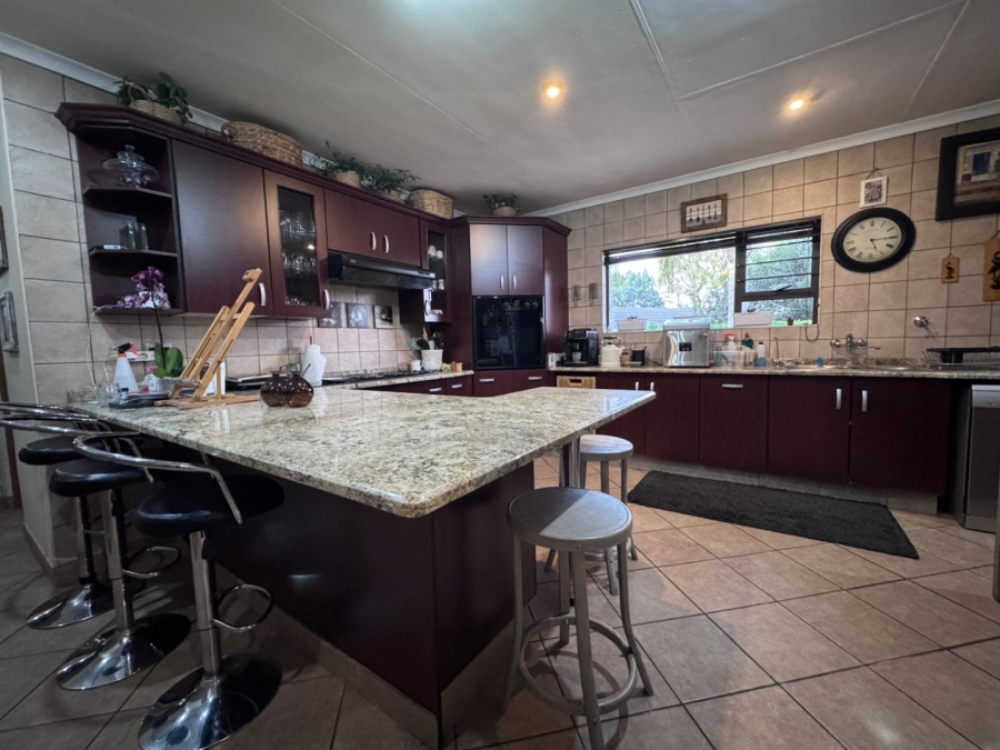 7 Bedroom Property for Sale in Pioneer Park KwaZulu-Natal