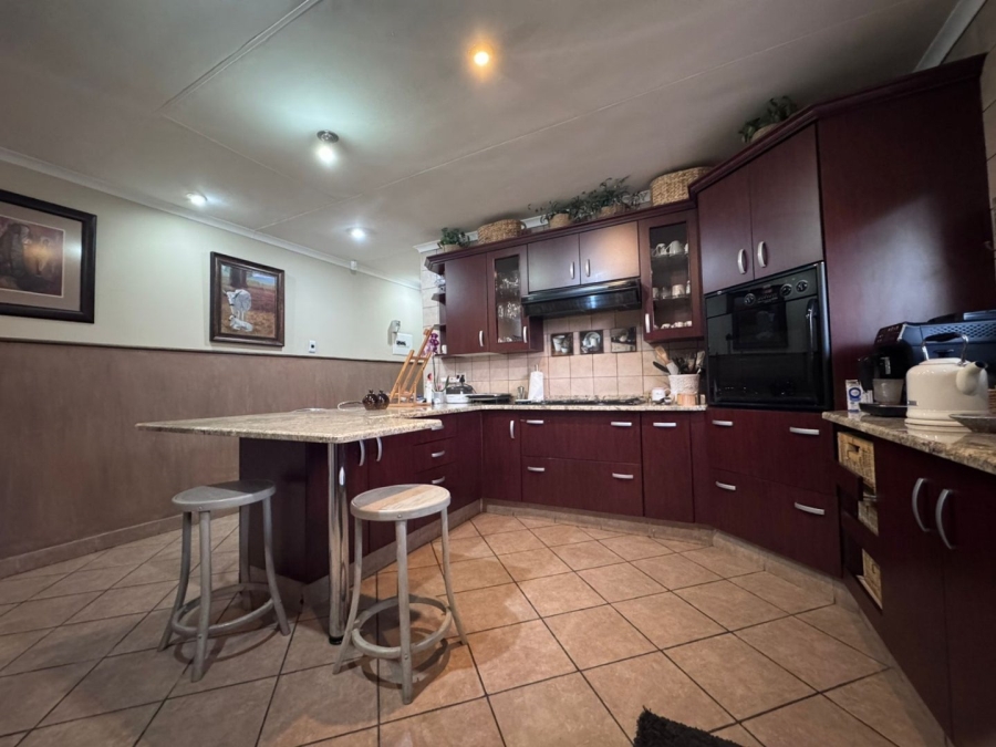 7 Bedroom Property for Sale in Pioneer Park KwaZulu-Natal